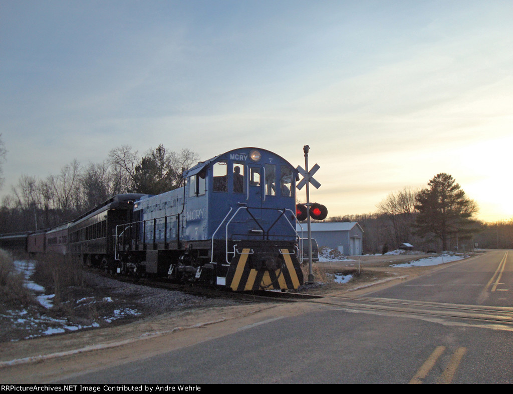 MCRY 7 crossing County PF northbound